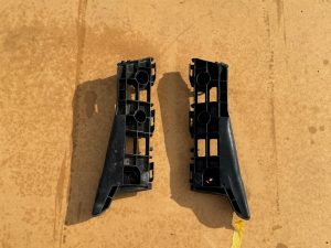 Prius retainer set front